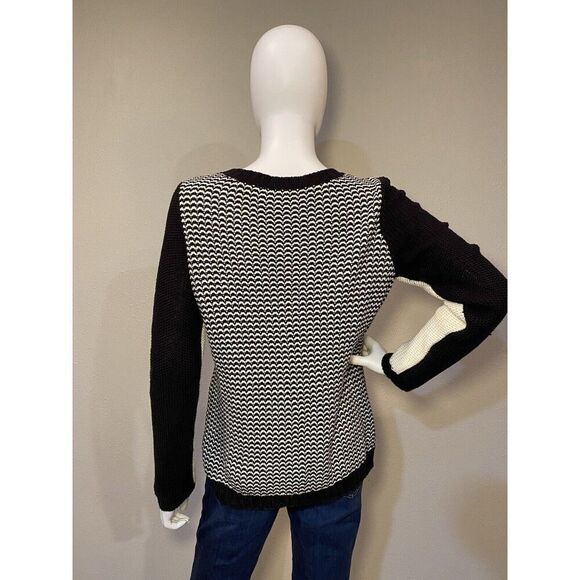 Eyn Women's Black and White Sweater Size Medium - Picture 2 of 6